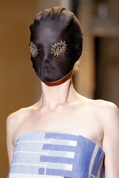 Look 11